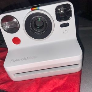 White polaroid now camera  with auto focus